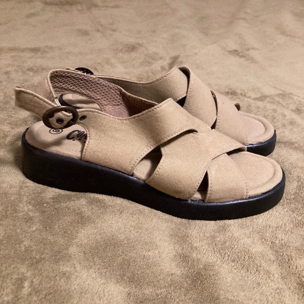 NWOT Vintage Coasters Canvas Sandals Size 8M